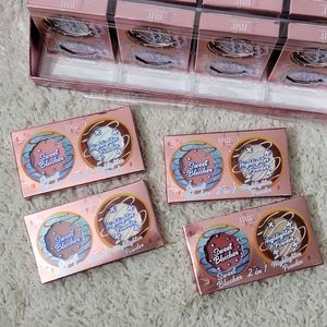 Romantic Beauty Sweet Donuts 2-In-1 Highlighter Blusher